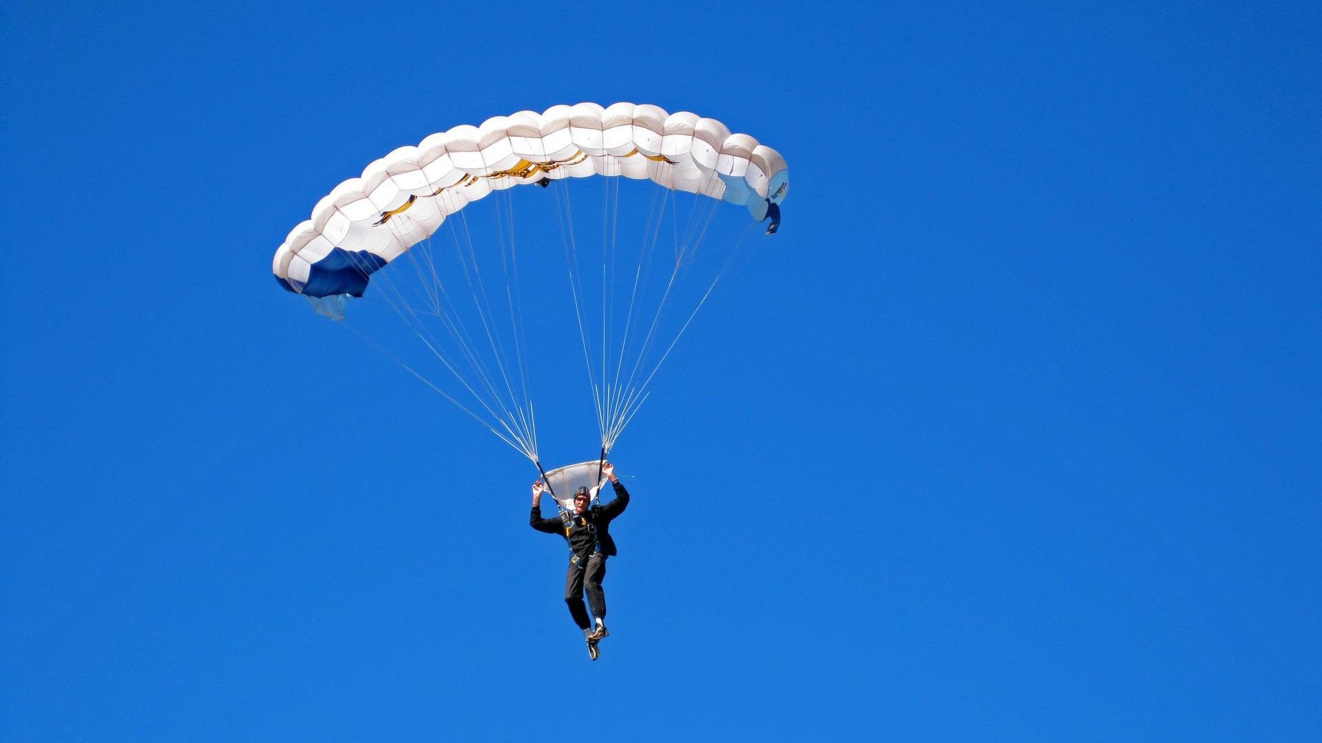 世界杯小组赛首轮：日本2比0完胜非洲冠军 传控+高位逼抢令人眼前一亮